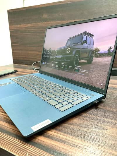 LENOVO IDEAPAD SLIM 5,i7 10th gen,12GBRAM,512GB nvme,6GB iris graphics