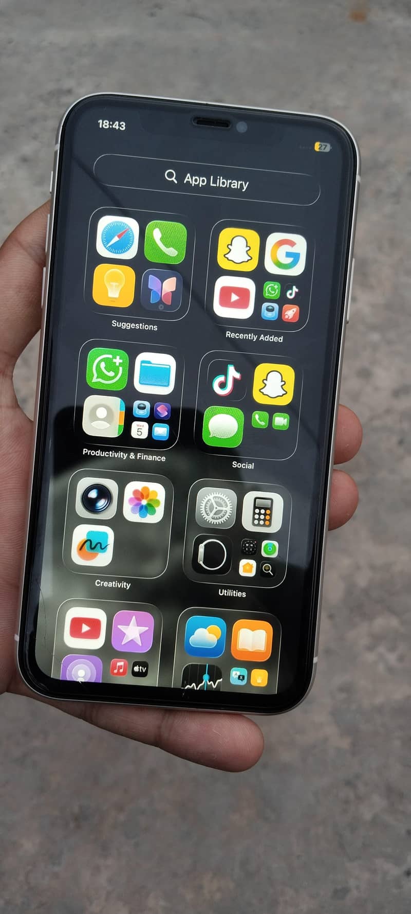 Apple iPhone 11 4
