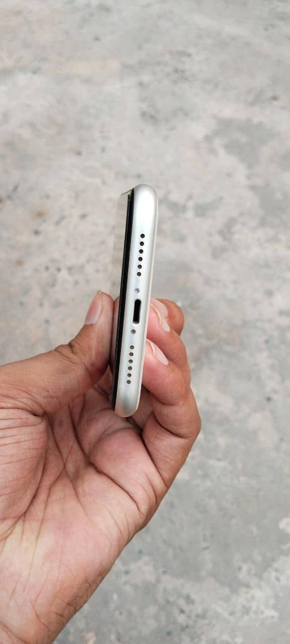 Apple iPhone 11 6