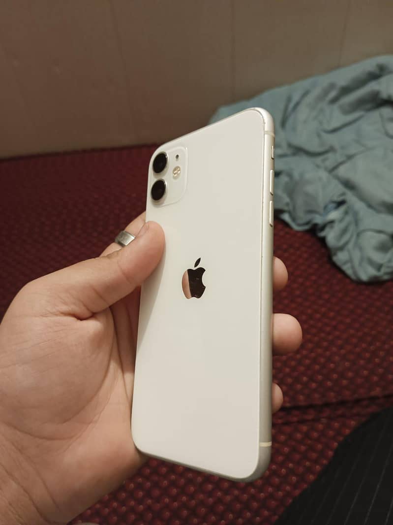 iPhone 11 4