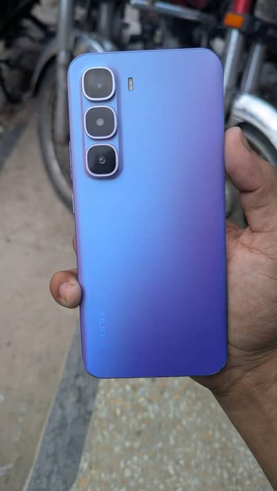Infinix Hot 60 pro plus 8.8 . 256