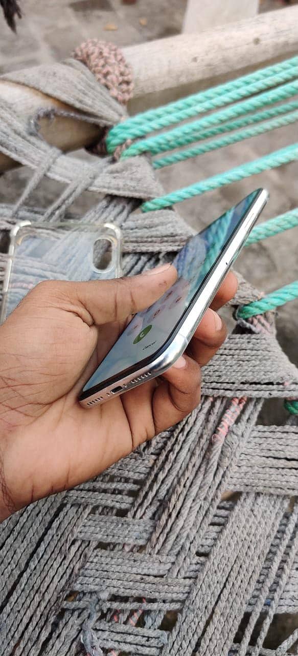 Apple iPhone X 5