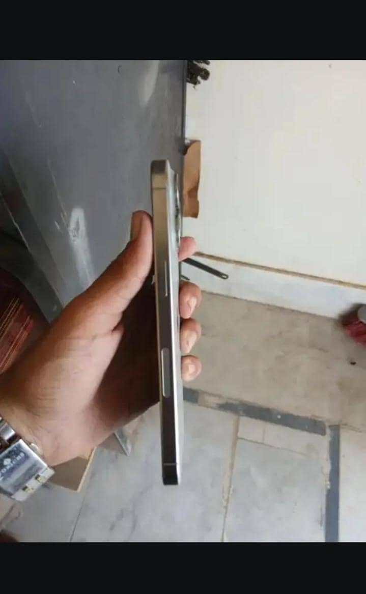 Apple iPhone 15 Pro Max 0