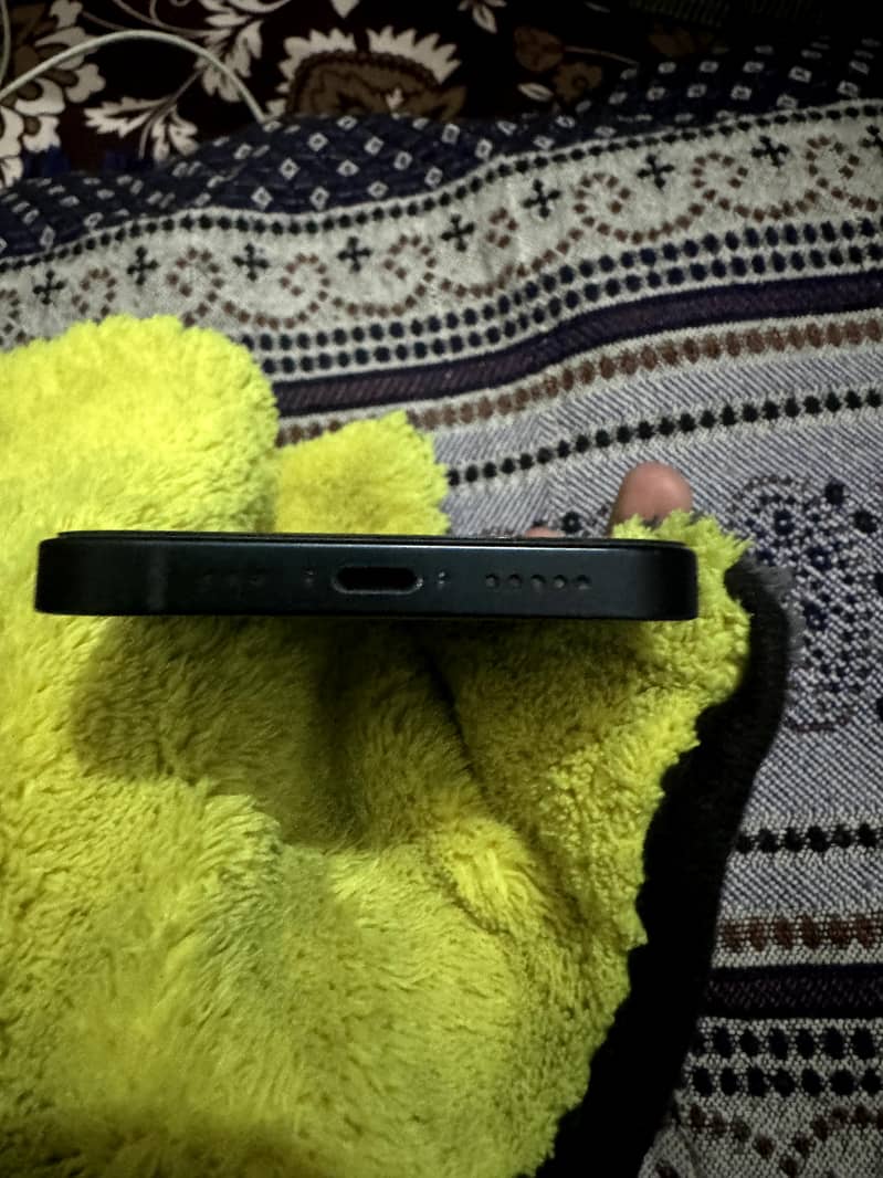 Apple iPhone 13 2