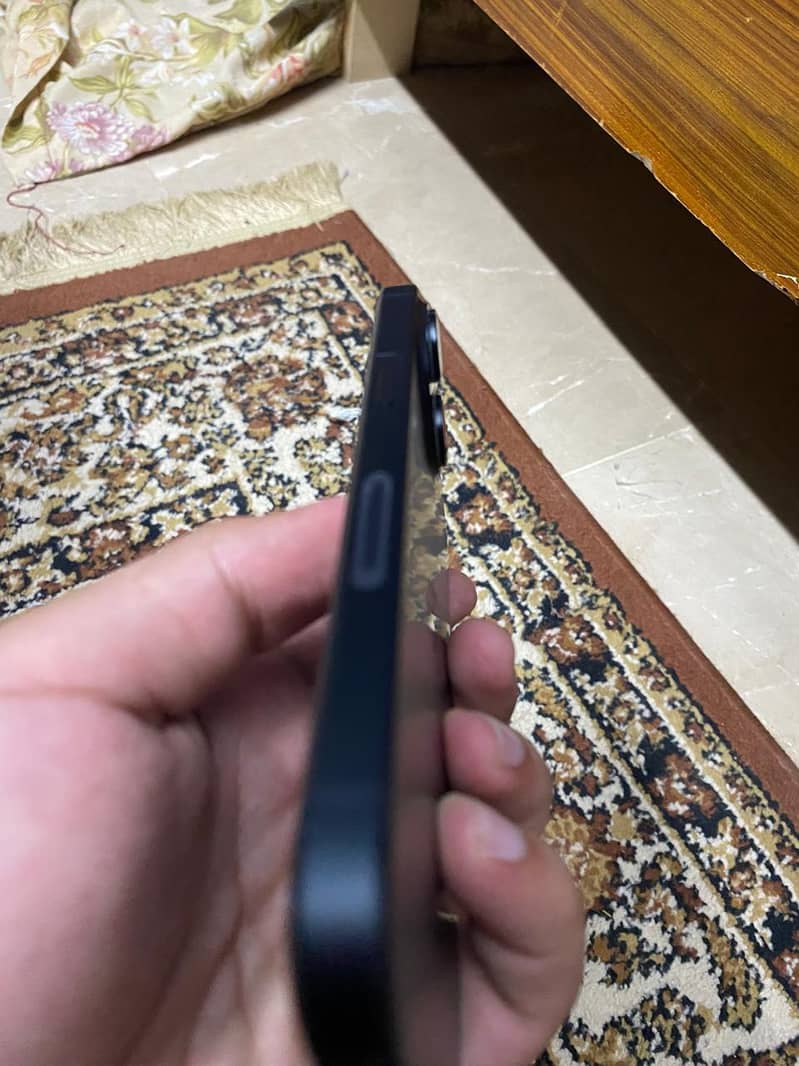 Apple iPhone 15 4