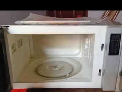 Waves microwave oven in just like new condition