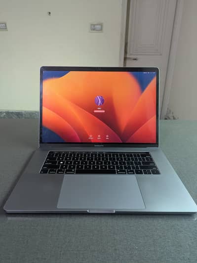 MacBook Pro 2018 15inch,  16gb Ram 512gb storage