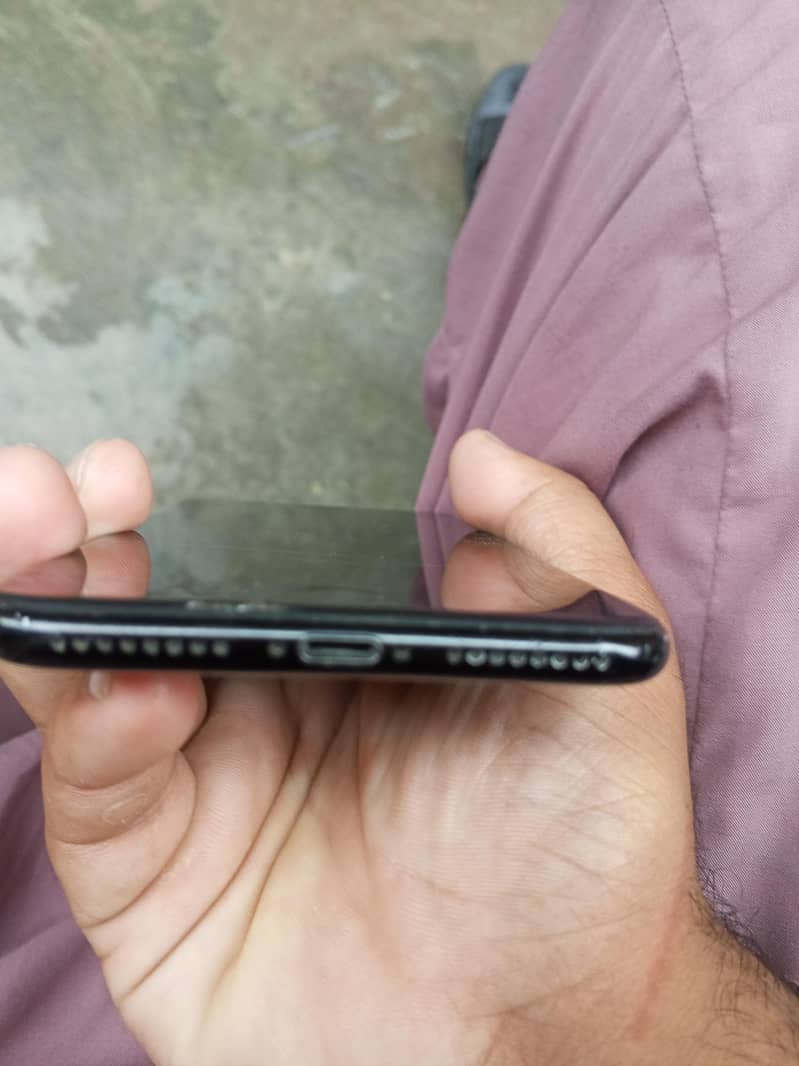 Apple iPhone 7 Plus 2