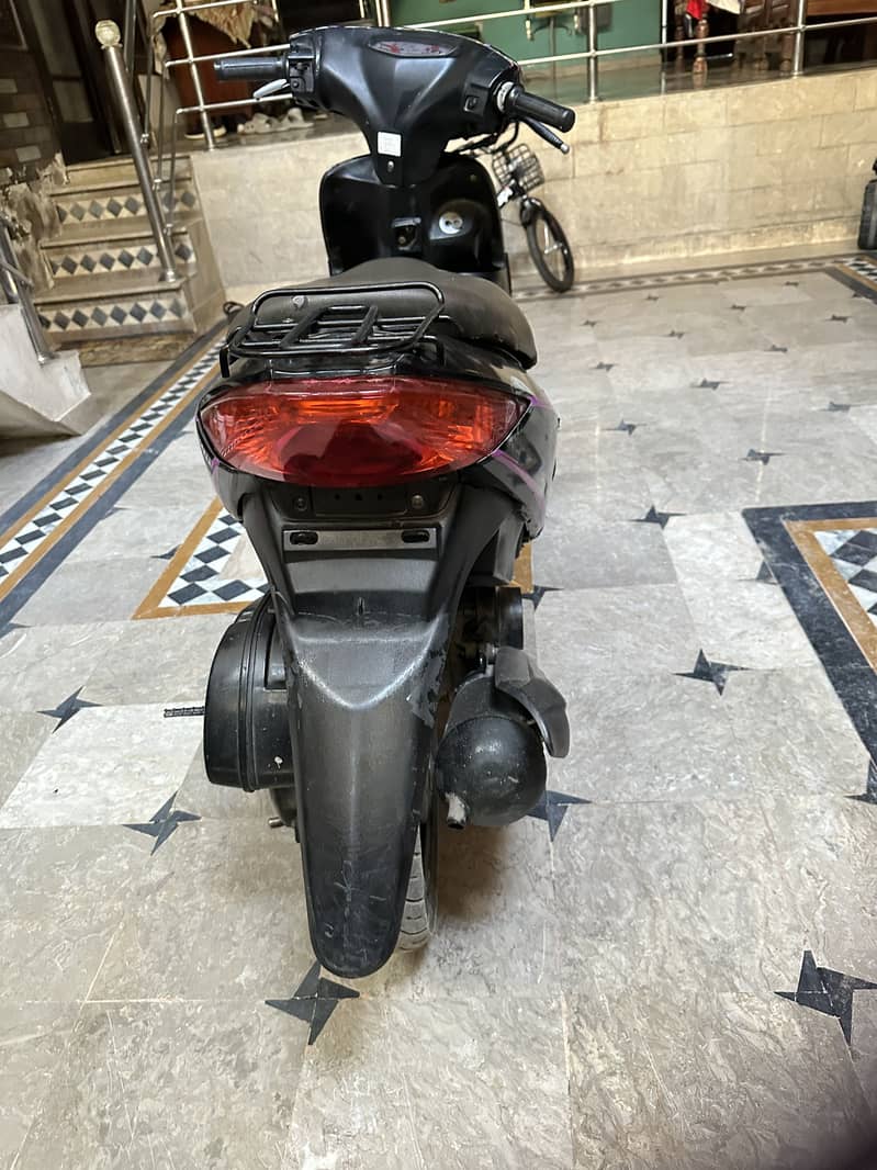 Scooty 4