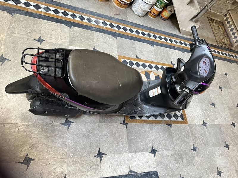 Scooty 6