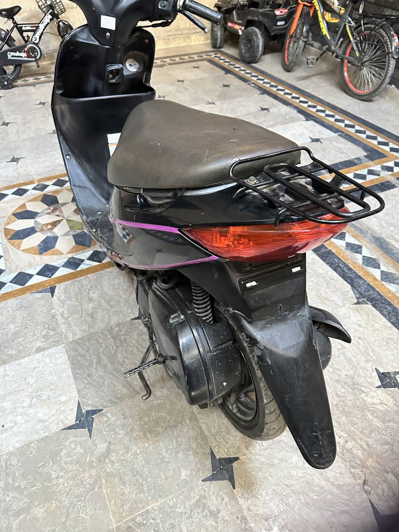 Scooty 8