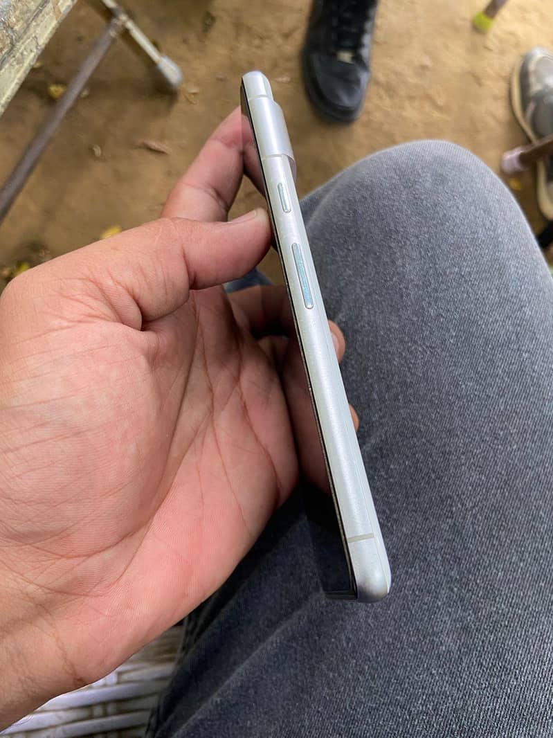 Google Pixel 7 4