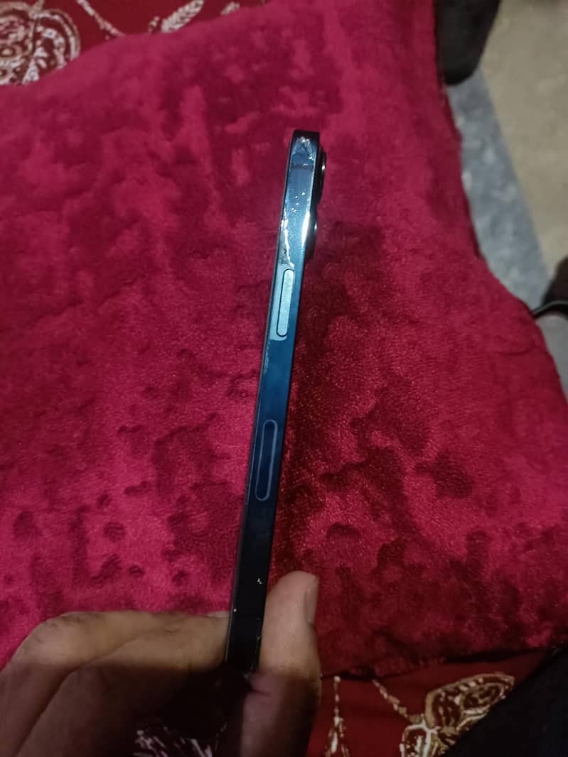 Apple iPhone 13 2