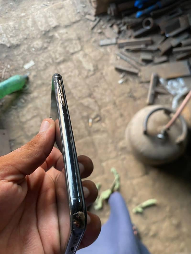 Apple iPhone X 2