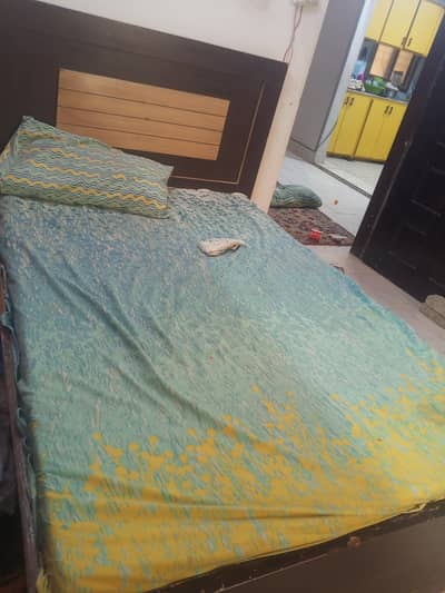bed with mattres