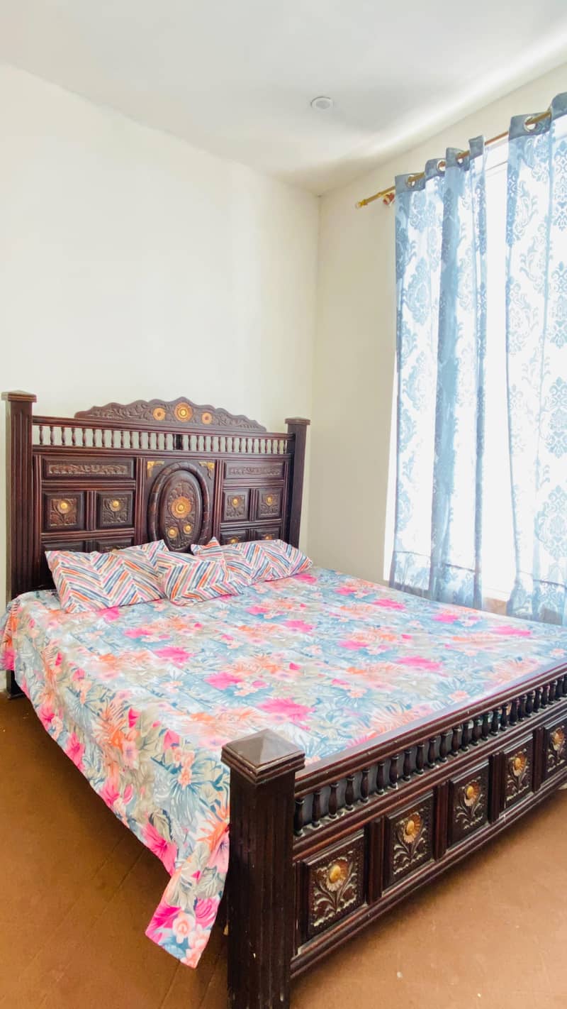 king size bed 0
