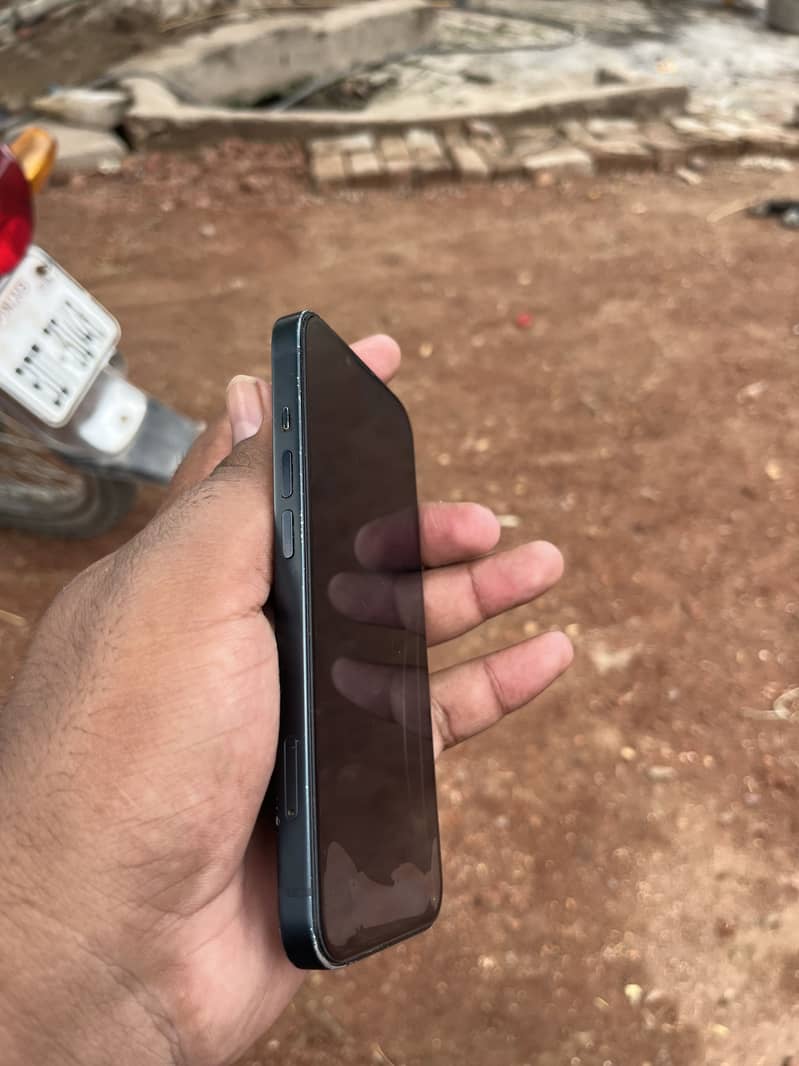 Apple iPhone 13 0