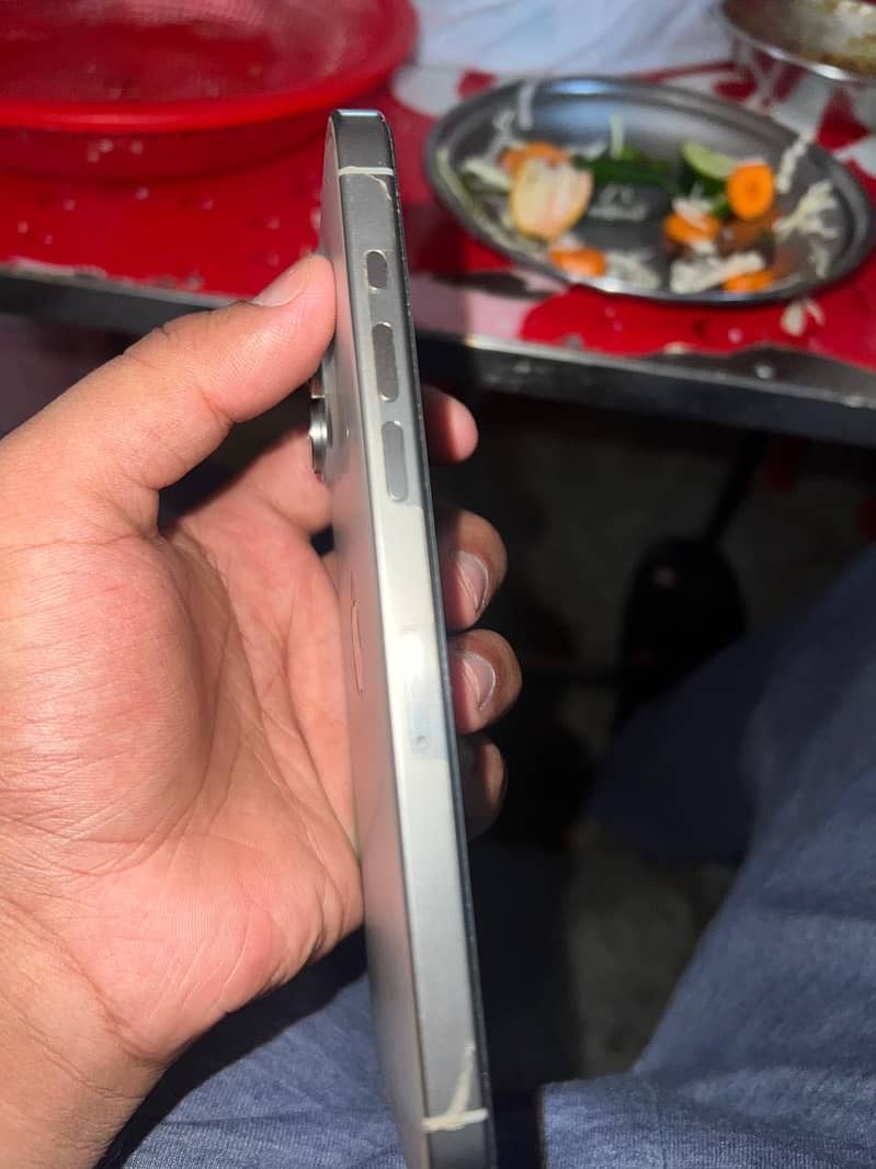 iPhone 15 Pro Max 2
