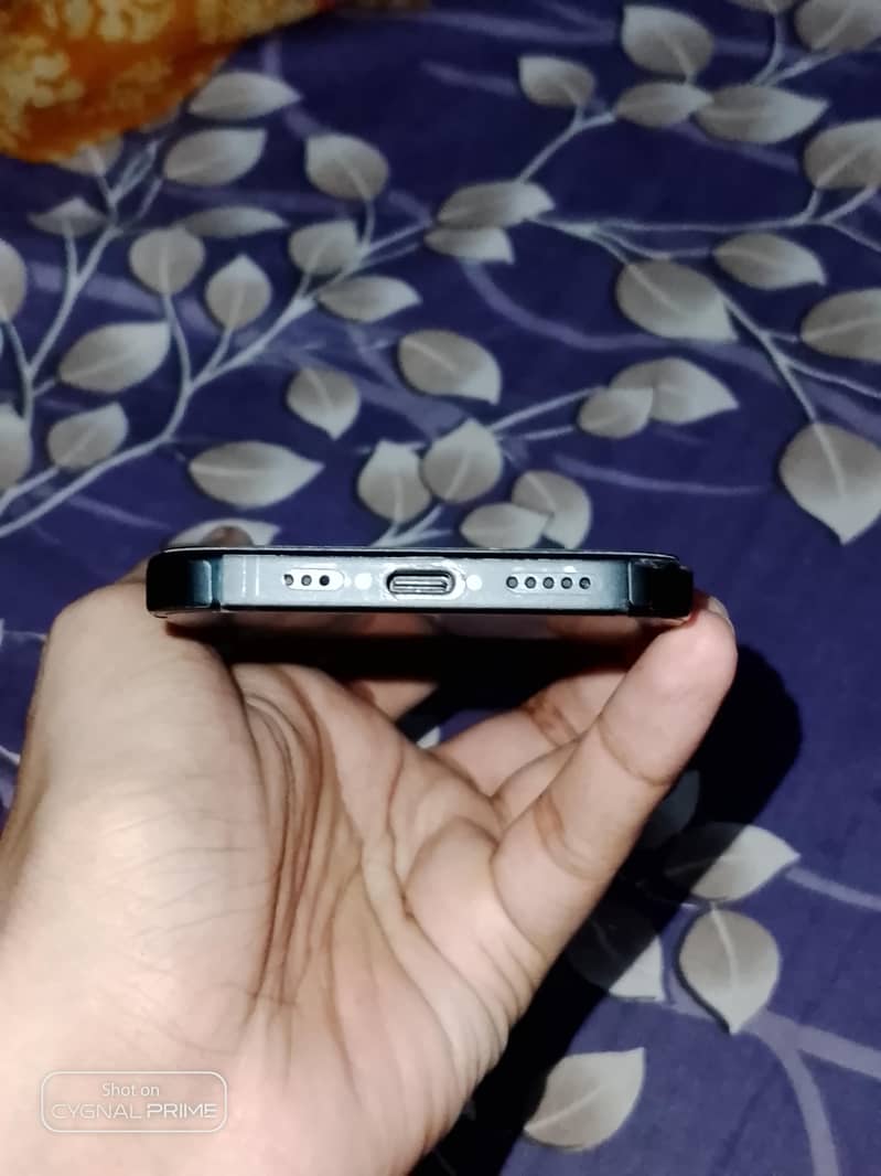 Apple iPhone 15 4