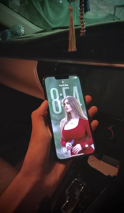 Çħàñçę Wala  iPhone 13 JV