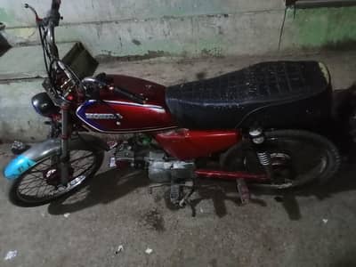 Honda 1983 pori bike orangnal condishion or ganioun Saman pe ha