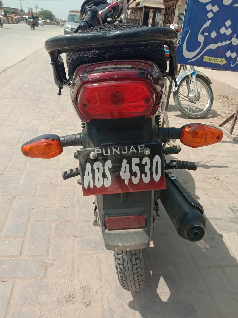 موٹر سائیکل فار سیل اچھی کنڈیشن ہے سیریس بندے رابطہ کریں 2