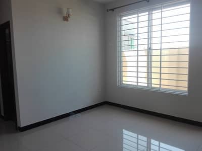 7 Marla House Ideally Situated In Satellite Town - Block B For Rent