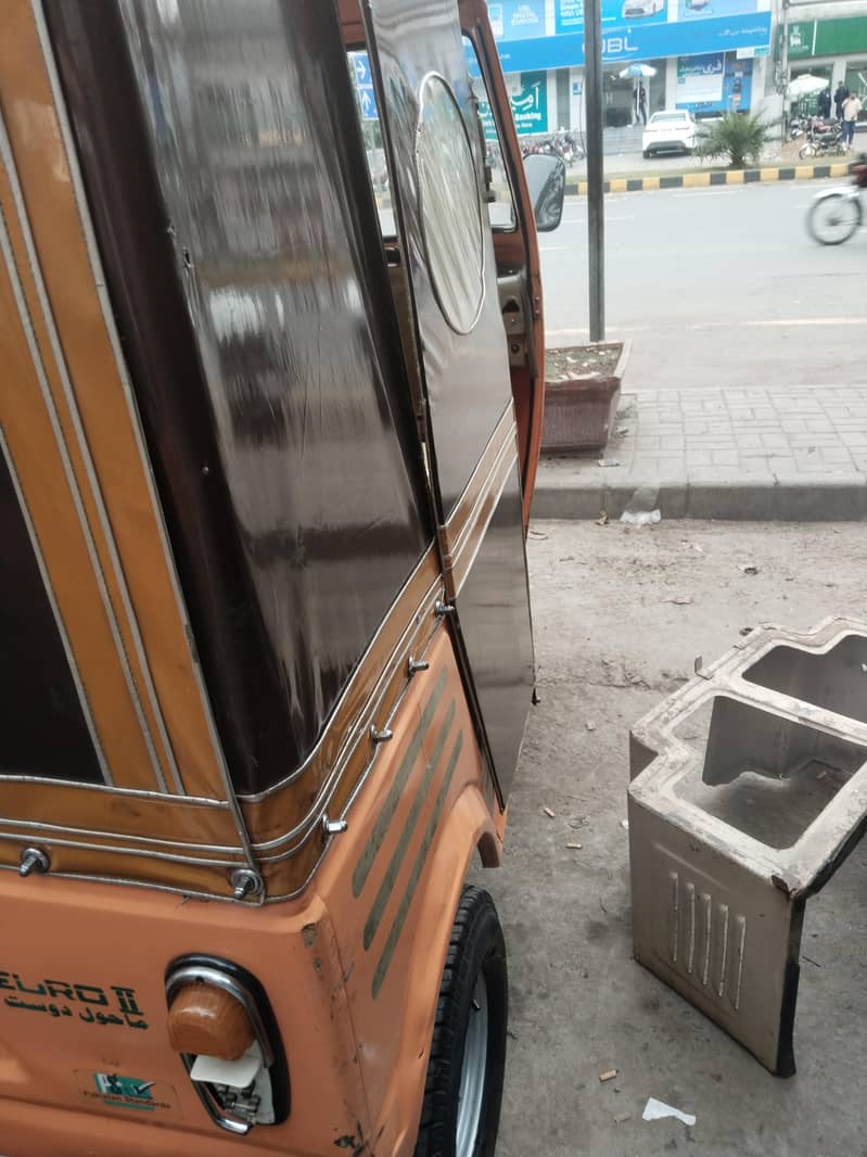 اچھی حالت مناسب قیمت ایک ادھ کا چلا ہوا ہے 3