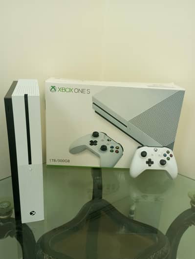 XBOX ONE S 1TB PERFECT CONDITION