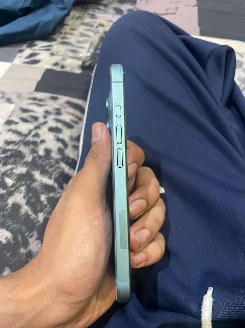 Apple iPhone 16 2