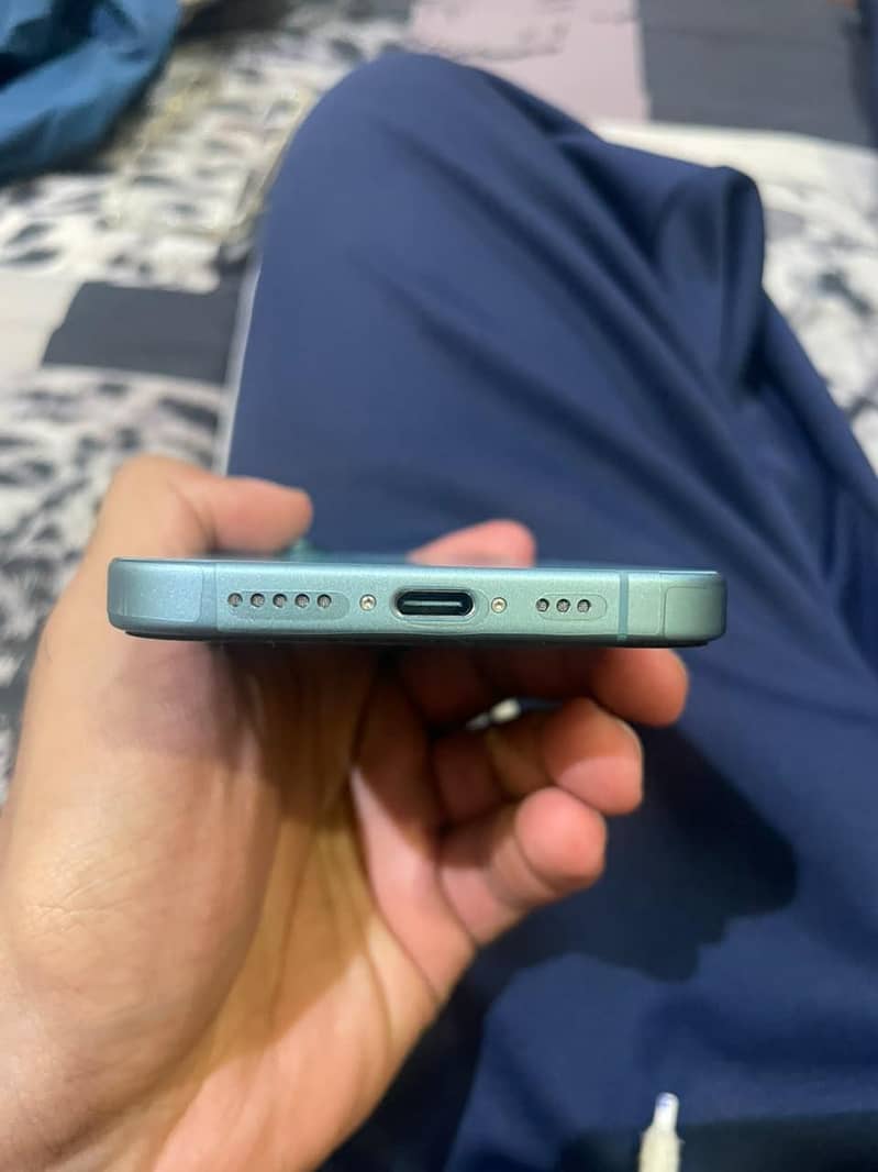 Apple iPhone 16 5