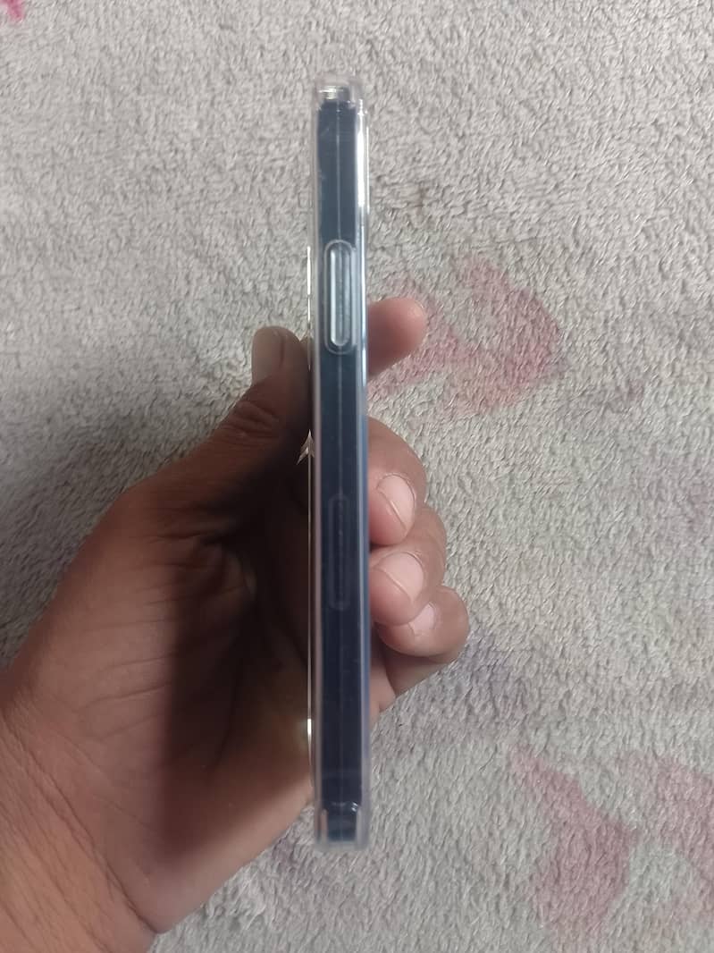 Apple iPhone 12 6