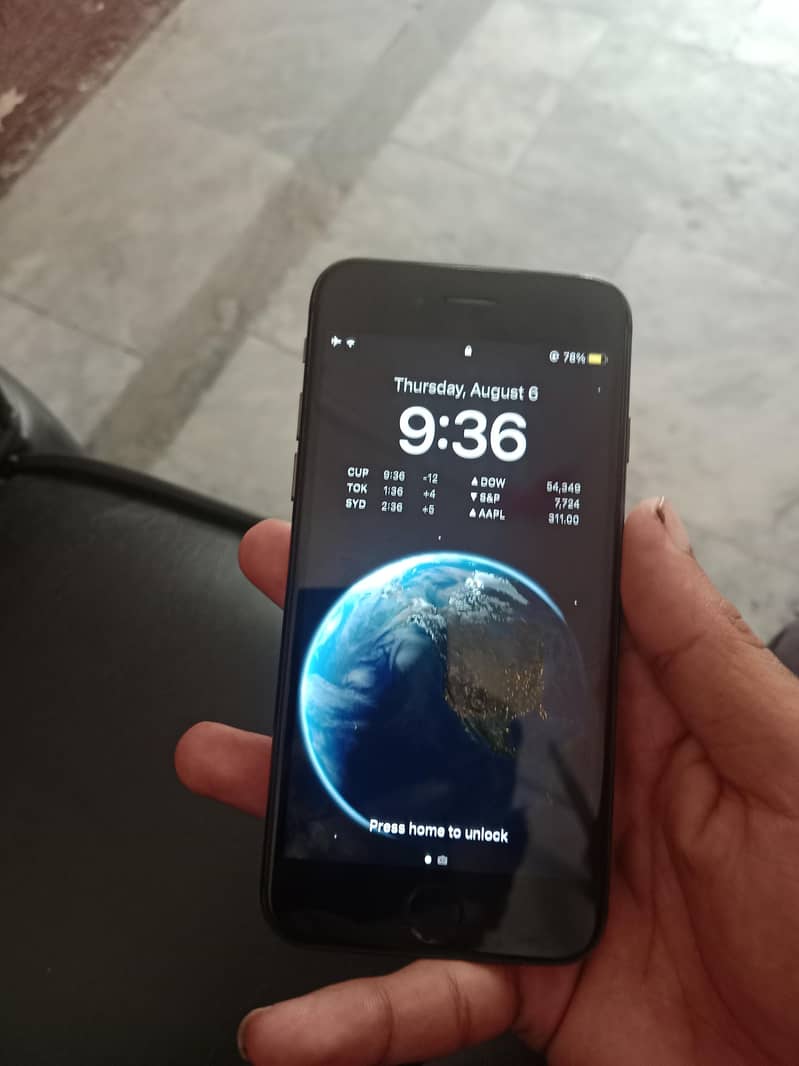 Apple iPhone 8 3
