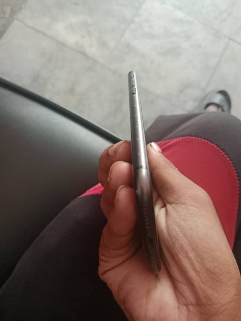 Apple iPhone 8 4