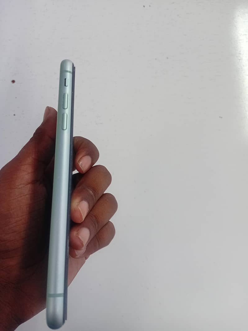 iPhone 11 3