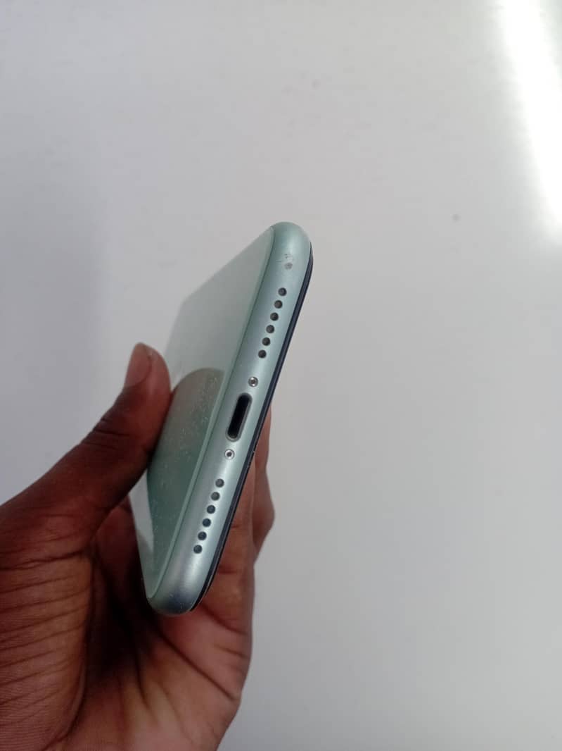 iPhone 11 5
