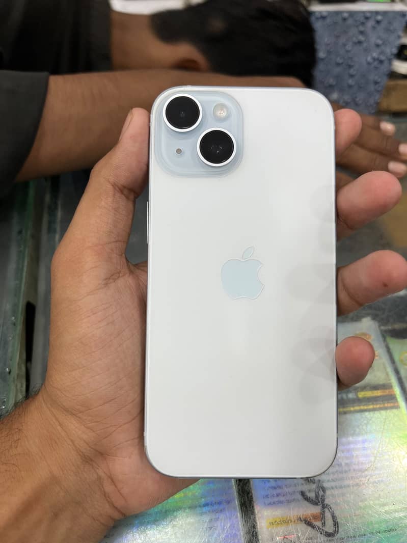 iPhone 15 simple 2