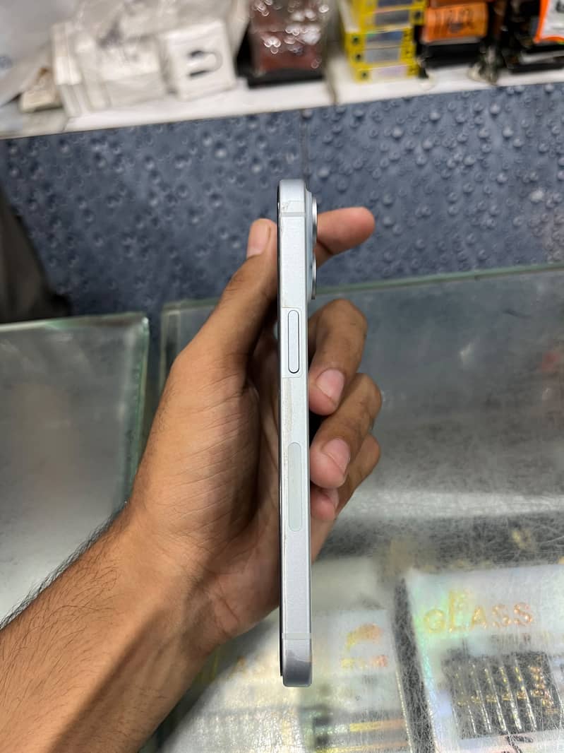 iPhone 15 simple 5