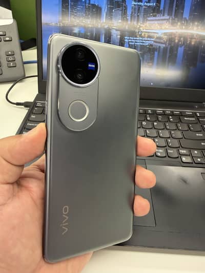 Vivo V50