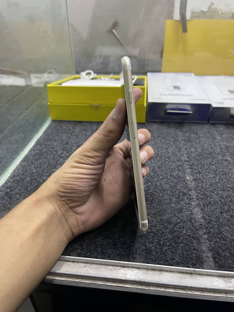 Apple iPhone 6 Plus 1