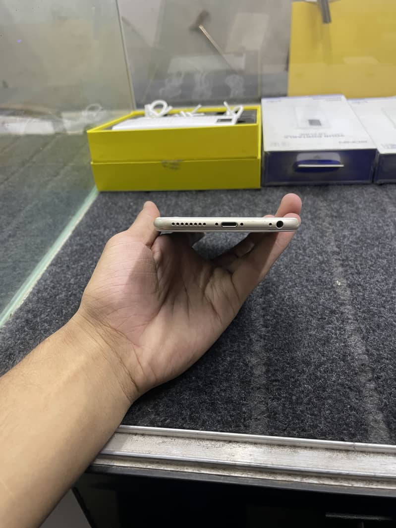 Apple iPhone 6 Plus 2