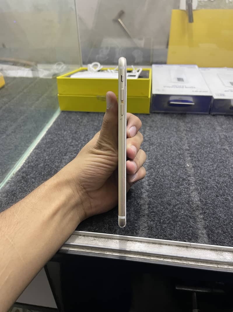 Apple iPhone 6 Plus 3