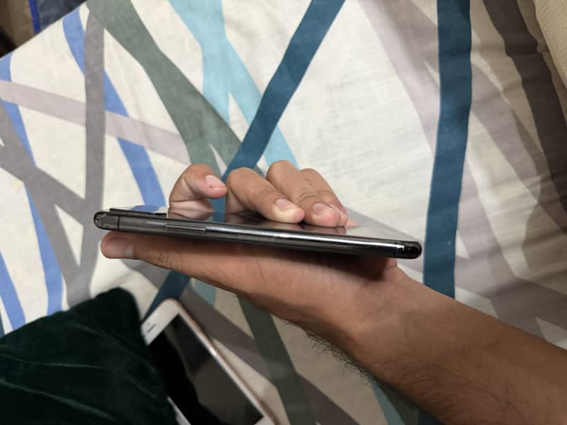Apple iPhone X 3