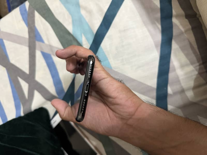Apple iPhone X 4