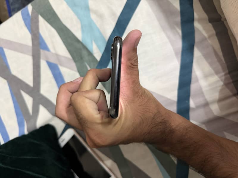 Apple iPhone X 5