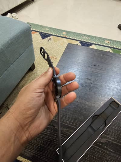 Slightly used and scratchless samsung galaxy watch 6