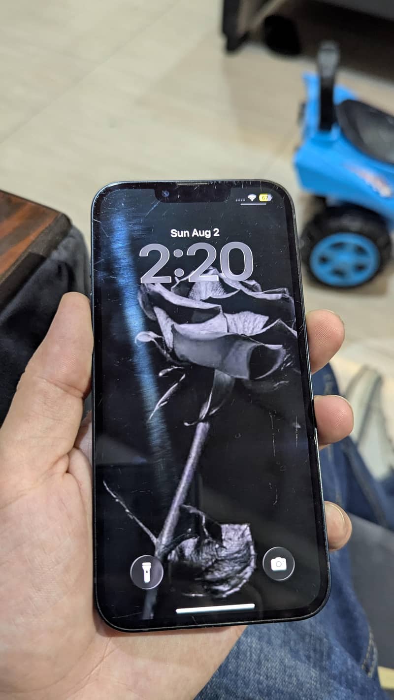 Apple iPhone 13 4