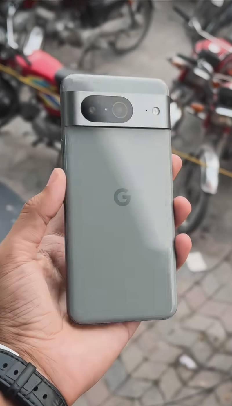 Google Pixel 8 4