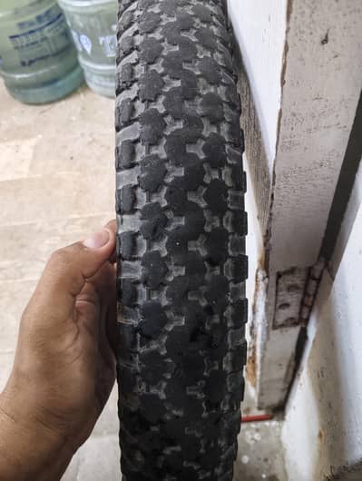 Tyre 6 ply 125 cc pichla panther good condition