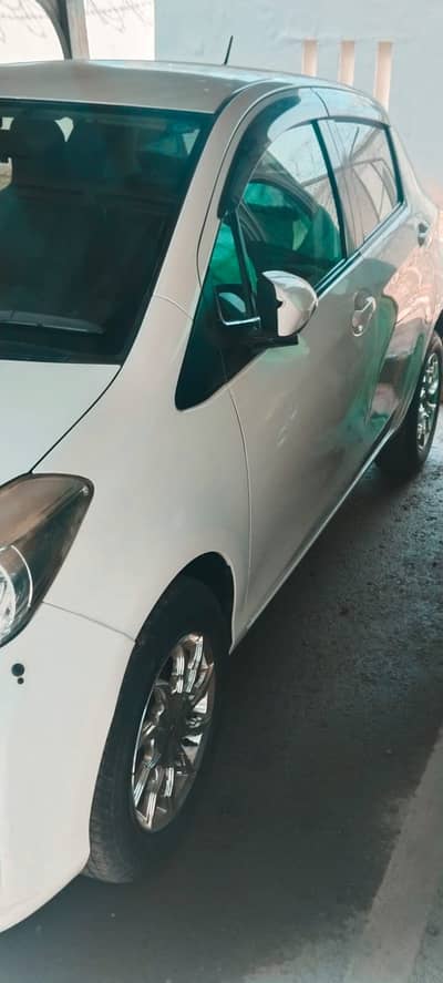 Vitz for sale